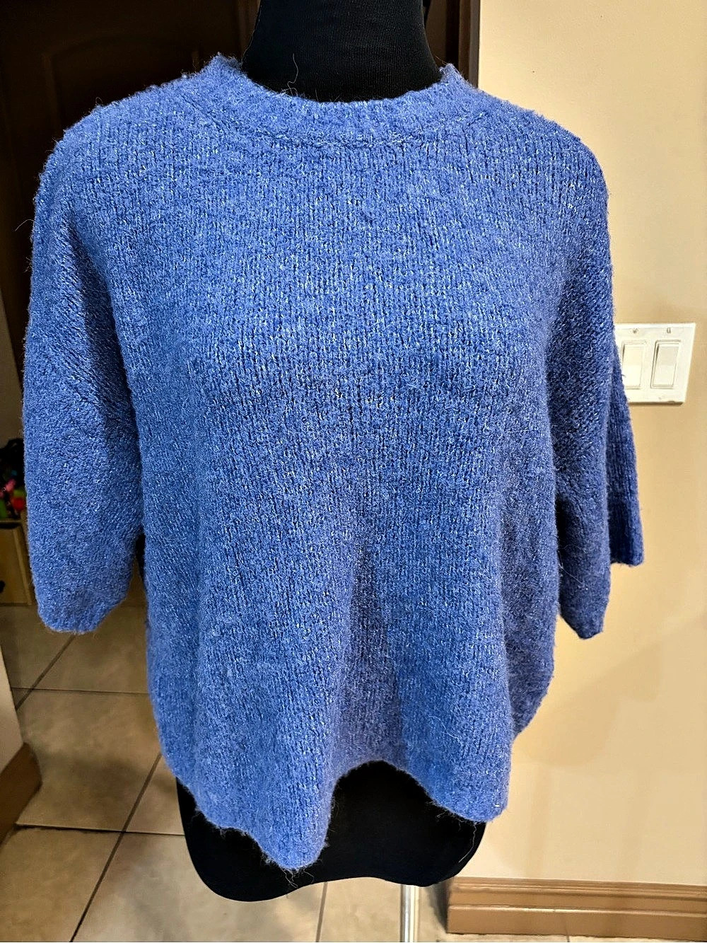 Women'Small Fuzzy Crew Neck Sweater in Blue Size Small